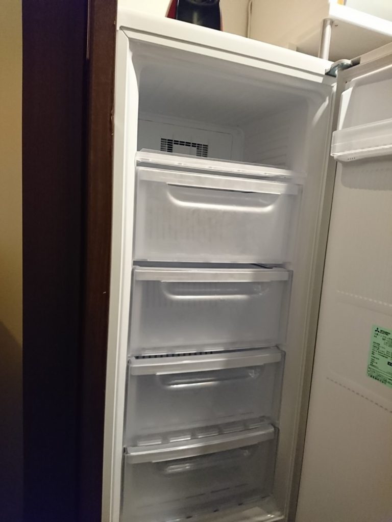 三菱冷凍庫を開けた状態